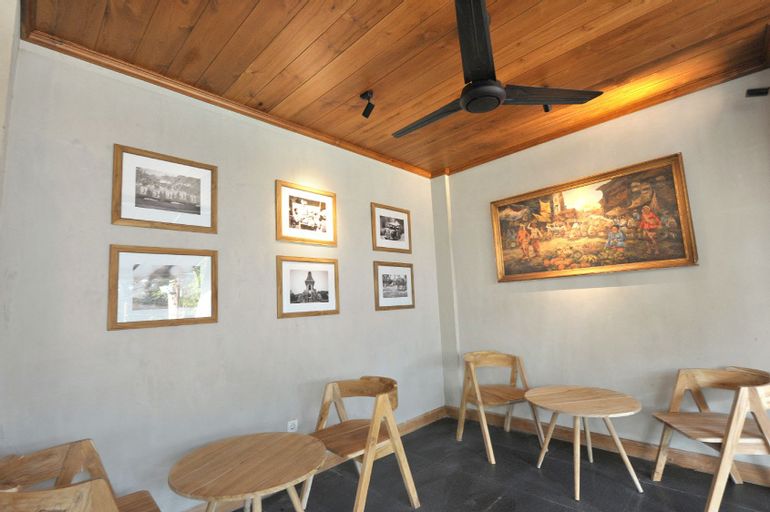 Arimbi Stay, Surabaya