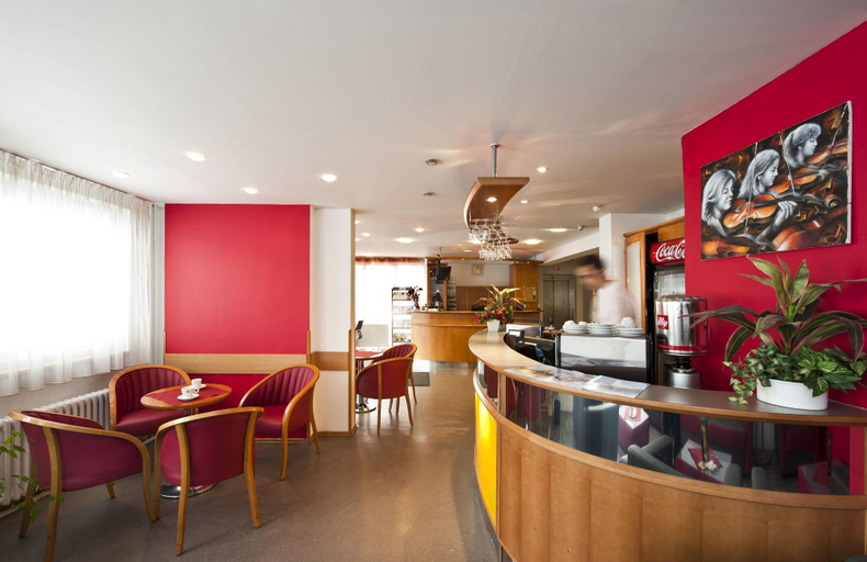 Food & Drinks 4, Hotel Plus, Bratislava II