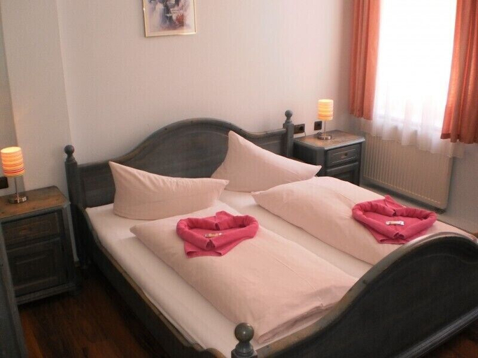 Bedroom 3, Pension Thuringer Hof Hildburghausen, Hildburghausen