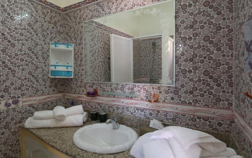 Bathroom 3, Le Bleu House, Al Haouz