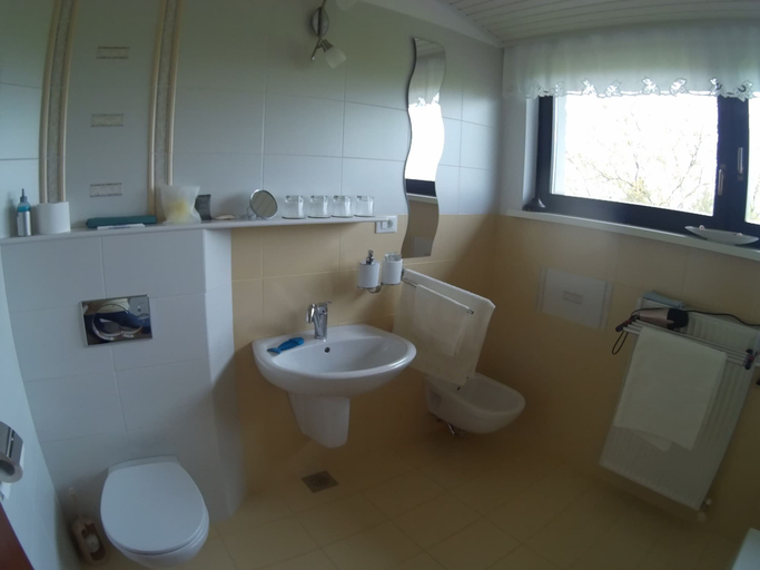 Bathroom 3, Green Point, Brezovica