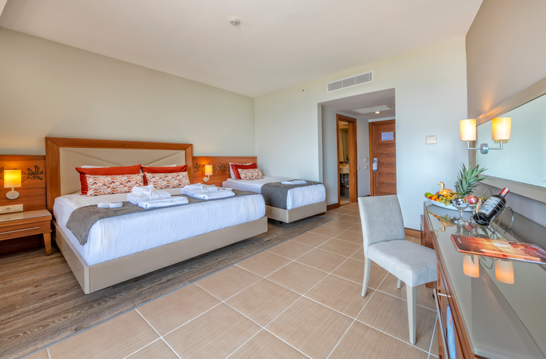 Bedroom 3, Kirman Leodikya Resort, Manavgat