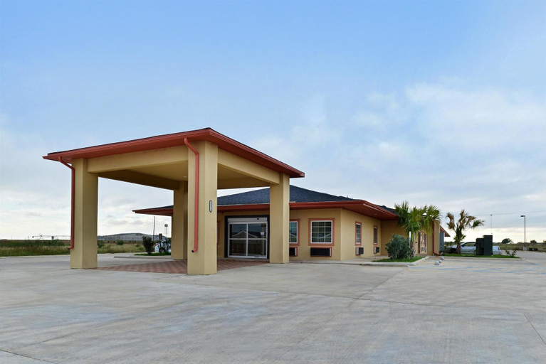 Exterior & Views, Rodeway Inn, Frio