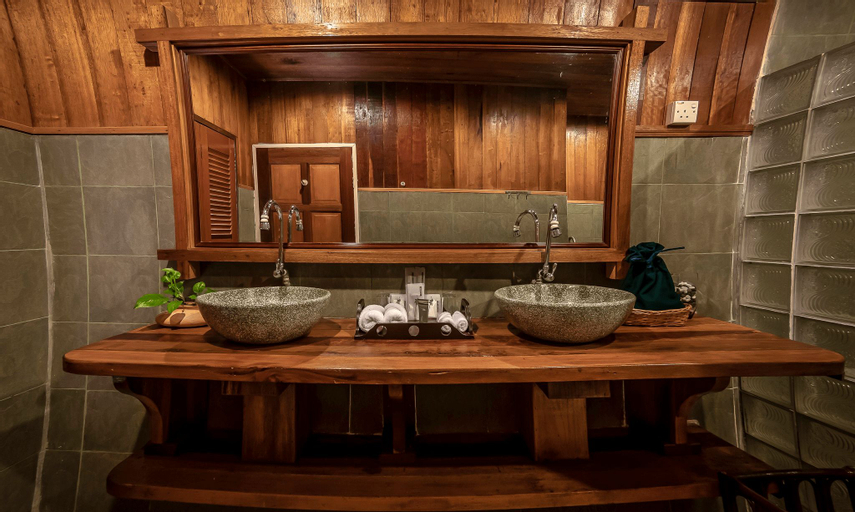 Bathroom 8