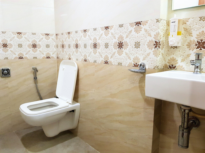Bathroom 5, Hexa Royal Elite, Mumbai Suburban
