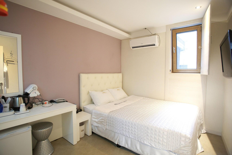 Bedroom 4, Mido Myeongdong, Jung