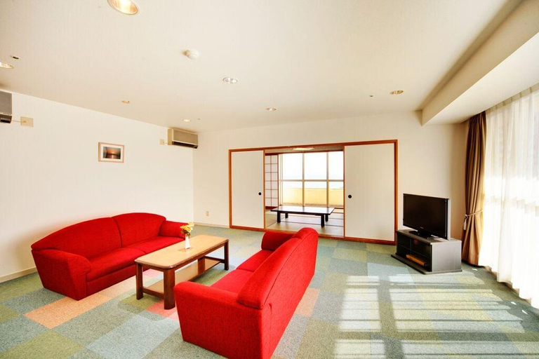 Public Area 2, Maholova Minds Miura, Miura