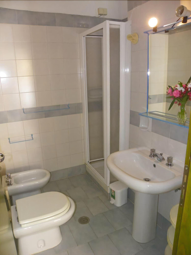 Bathroom 5, Residence Estella, Catanzaro