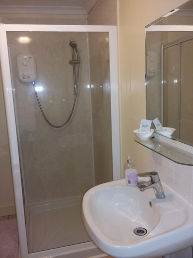 Bathroom 4, Park View House, Edinburgh
