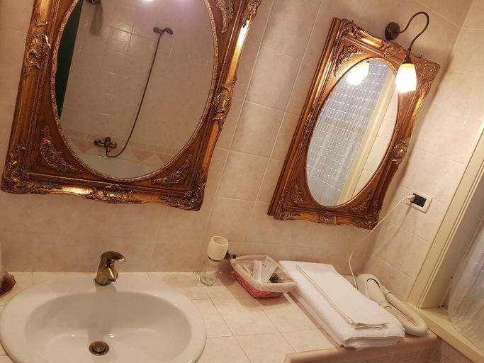 Bathroom 4, Grand Hotel Lamezia, Catanzaro