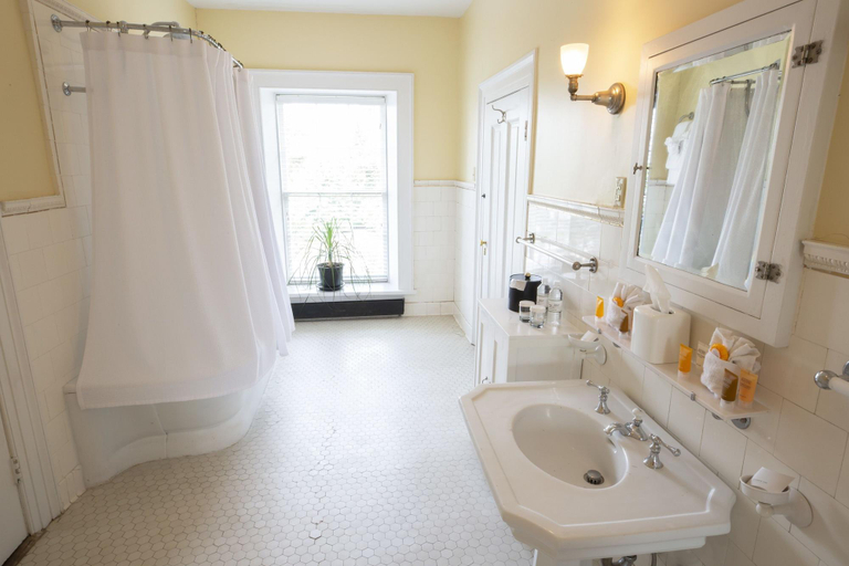 Bathroom, Berry Hill Resort and Conference Center, Halifax