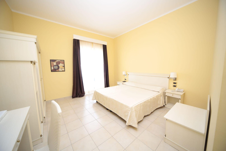Bedroom 3, Hotel Club Kennedy, Reggio Di Calabria