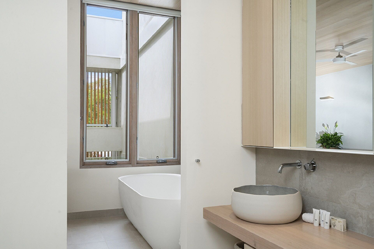 Bedroom 5, Your Luxury Escape - Driftwood Two, Byron