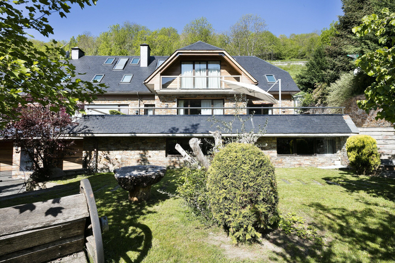 Exterior & Views 2, Luderna - Casa con jardin Montcorbison, Lleida