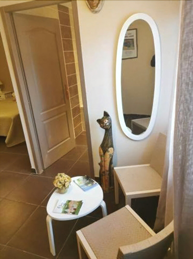 Bathroom 5, Aux Berges du Canal, Hérault