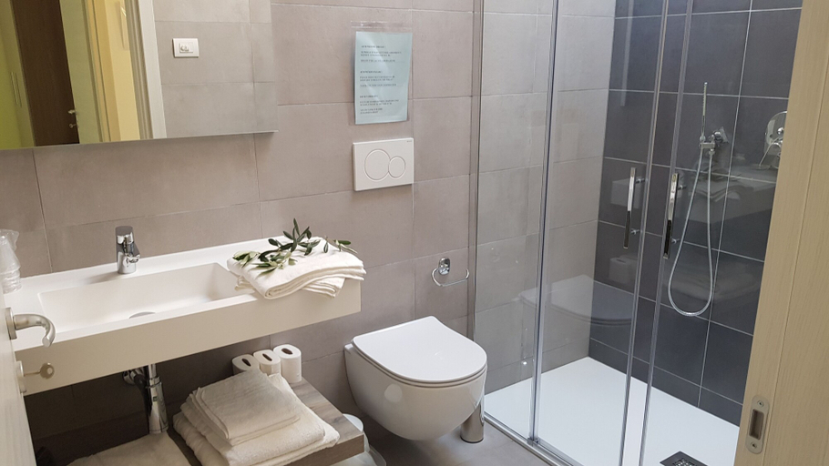 Bathroom 5, Casa Maria Apartments, Trento
