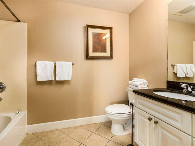 Bathroom 3, Seawind 1804, Baldwin