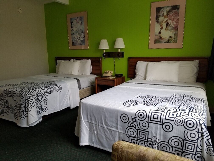 Bedroom 4, Cloud 9 Inn & Suites Lake George, Warren