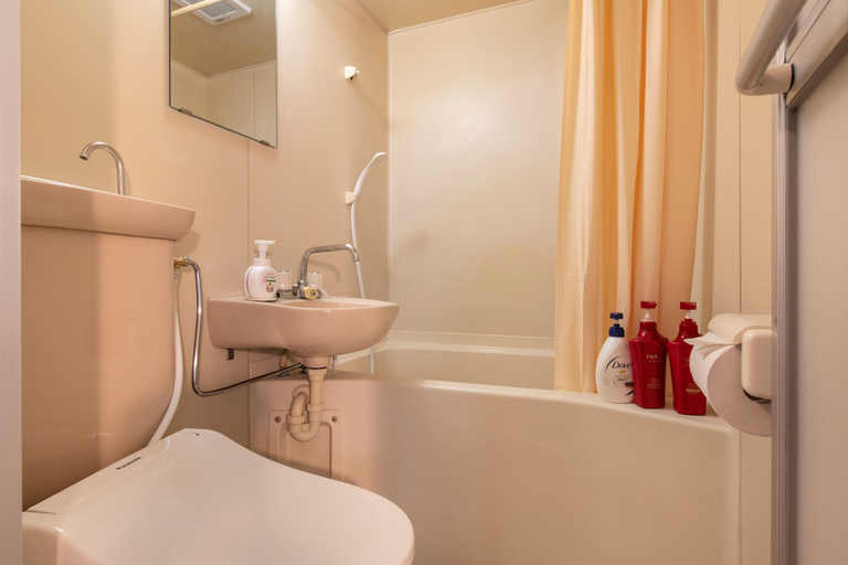 Bathroom, Rupo Kenchoguchi Cozy Hotel, Fukuoka