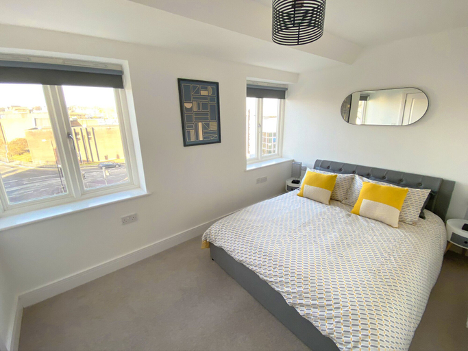 Bedroom 4, Urbanside Penthouse, Somerset