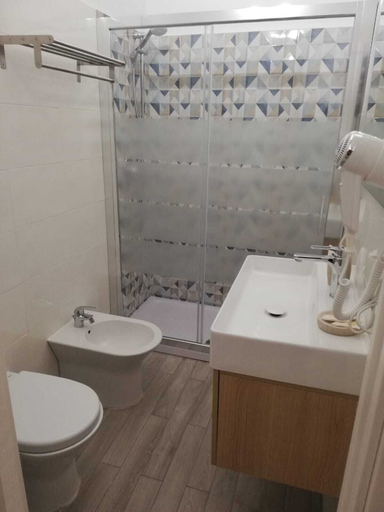 Bathroom 4, DG Sicily, Catania