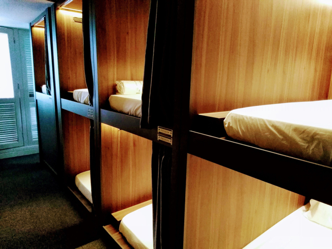 Wink Capsule Hostel @ Downtown, Singapore