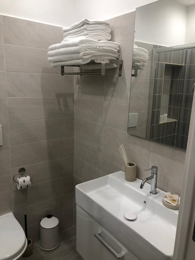Bathroom 4, DG Sicily, Catania
