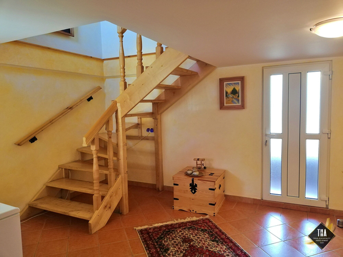 Others 5, Casa Lacry, Manastirea Humorului