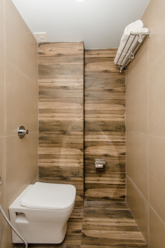 Bathroom 3, Hotel Axis International, Mumbai Suburban