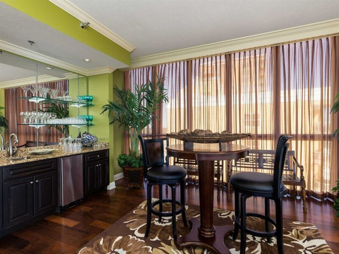 Food & Drinks 5, Oceania 13 by Meyer Vacation Rentals, Baldwin