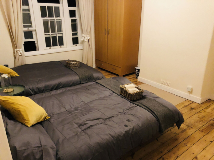 Bedroom 4, 3bed apartment next to eurostar station, London