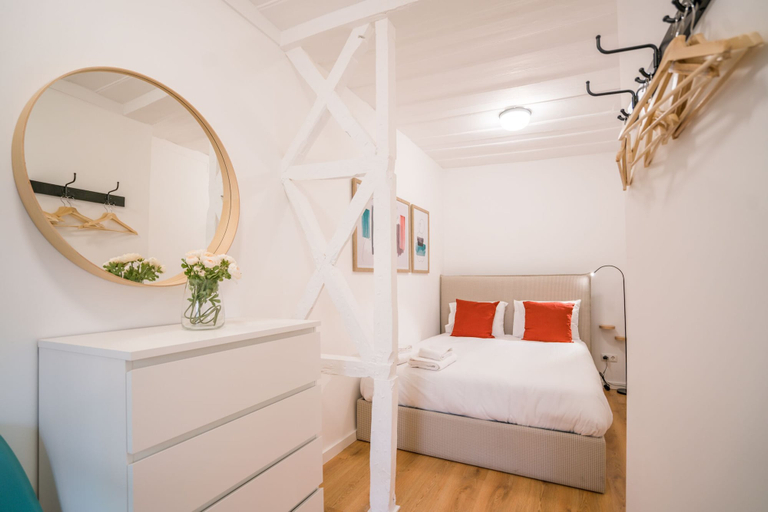 Bedroom 4, Praça das Flores Cosy Apartment, Lisbon