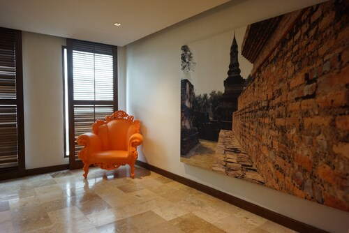 S33 Compact Hotel, Wattana