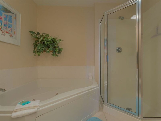 Bathroom 5, Lighthouse Condominiums, Baldwin
