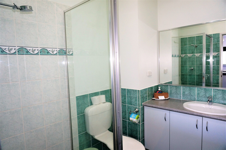 Bathroom 5, The Ningaloo breeze villa 2 , Exmouth