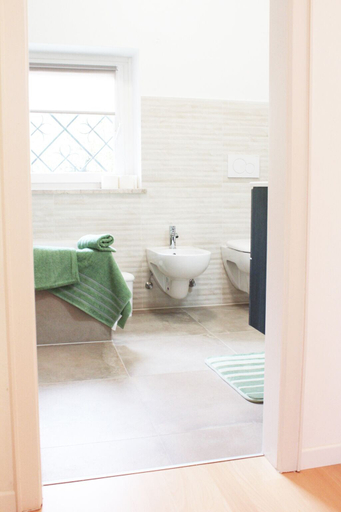 Bathroom 2, HomeSuiteHome, Bolzano