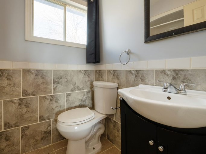 Bathroom 4, Hotel Beaverton ON - Lake Simcoe, Durham