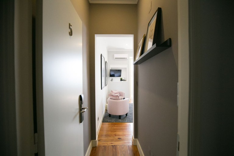 Public Area 3, Bhuiyan Family Host, Lisbon
