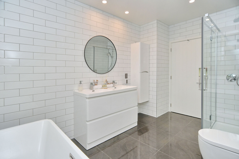 Bathroom 4, Clyde 106, Christchurch