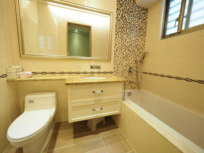 Bathroom 3, SOGO & Park Homestay, Taipei City