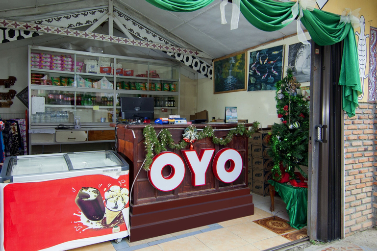 OYO 2208 Thyesza Hotel, Samosir
