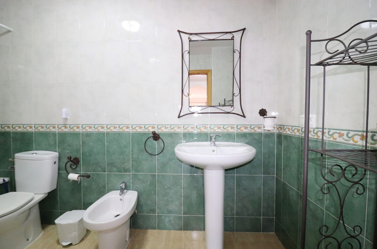 Bathroom 3, 1147 Apartment Alazan, Málaga