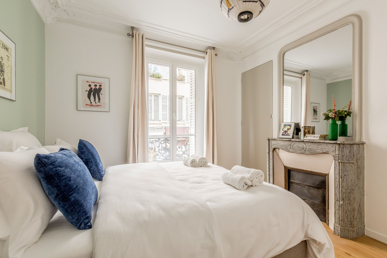 Bedroom 2, Edgar Suites Spacious Apartment Martyrs, Paris