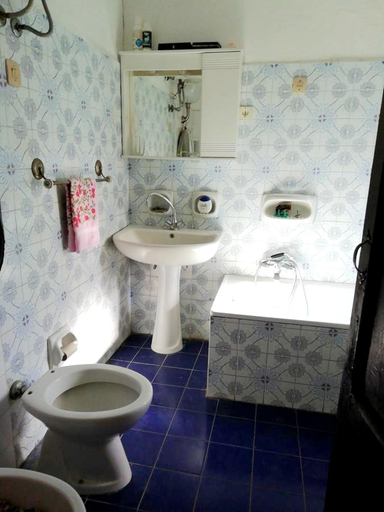 Bathroom, Charming House in Barbarano Romano with Terrace and Fireplace, Viterbo