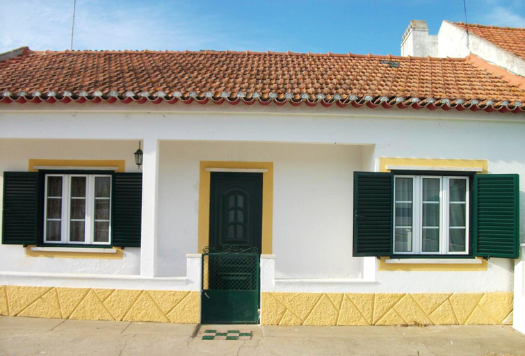 House With one Bedroom in Santarém, With Shared Pool, Furnished Terrace and Wifi, Santarém