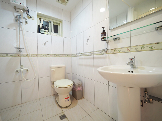 Bathroom 4, Near StayReal Location, Taipei City