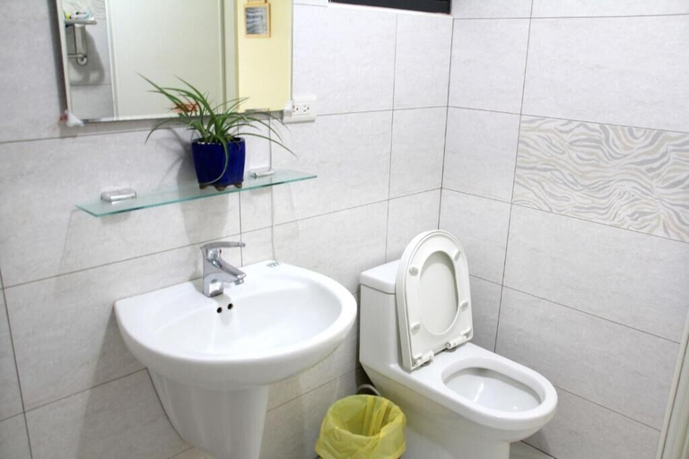 Bathroom 5, Howj Hostel, Yilan