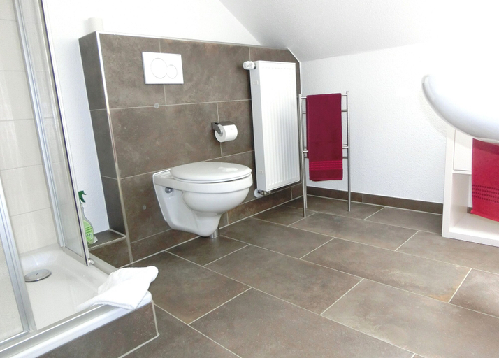 Bathroom 5, Beekenhof, Heidekreis