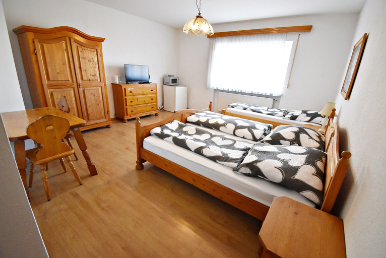 Bedroom 5, Seehaus Mamming, Dingolfing-Landau