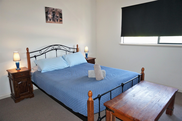 Bedroom 2, The Ningaloo breeze villa 5, Exmouth